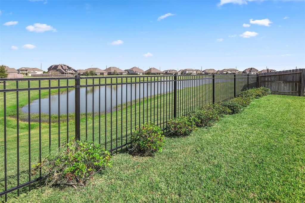 14911 Lake Shore Avenue, Mont Belvieu, Texas image 32