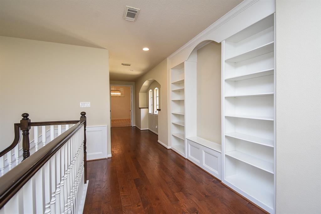 46 W Mirror Ridge Circle, The Woodlands, Texas image 22