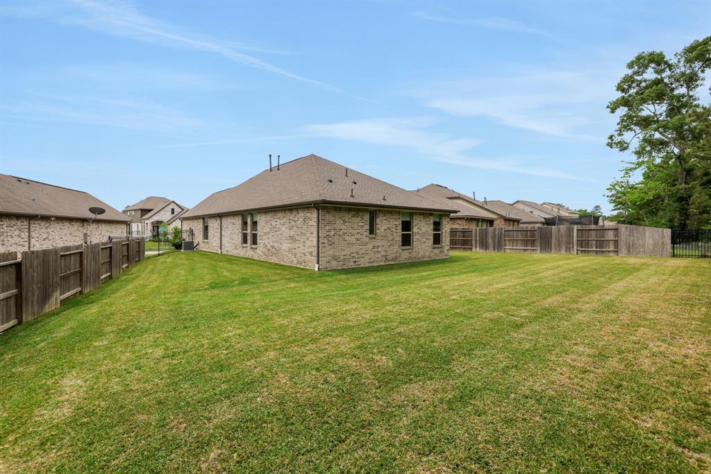 4933 Chester Lake Lane, Porter, Texas image 10