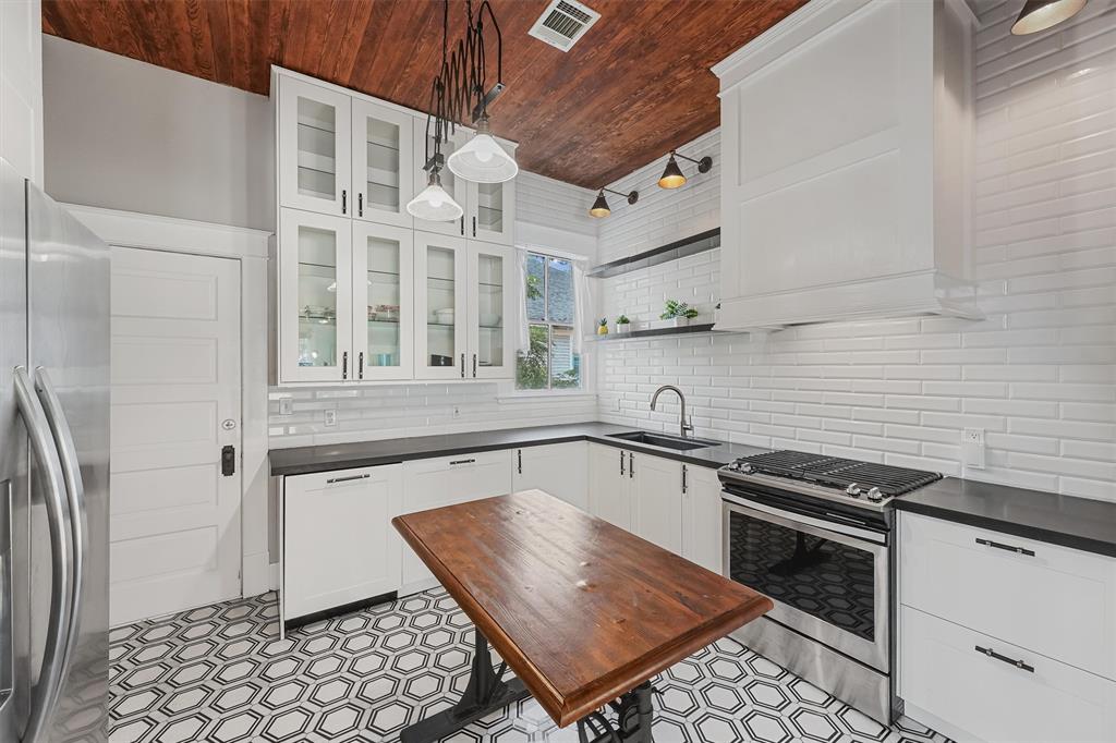 3628 Avenue O 1/2, Galveston, Texas image 1