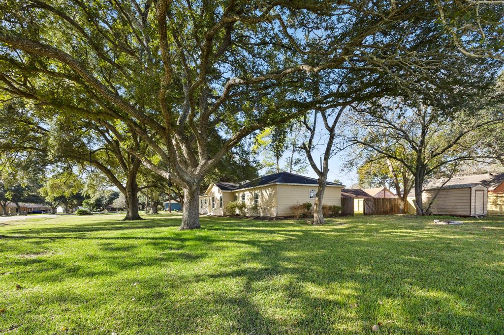 321 Circle Drive, Wharton, Texas image 2