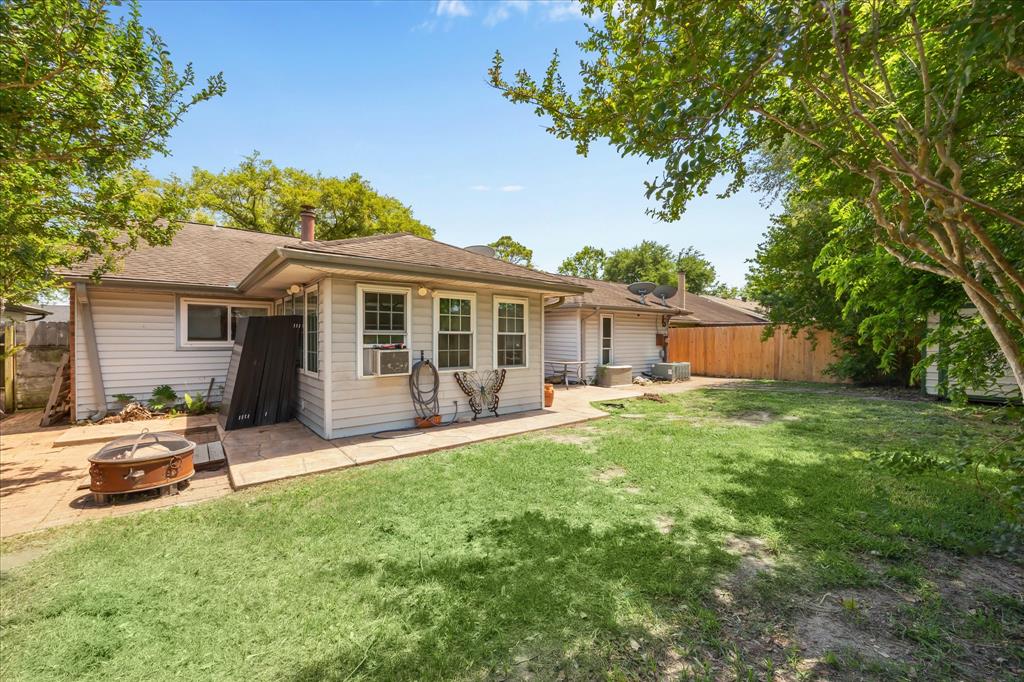 2362 Farriers Bend Drive, Friendswood, Texas image 29