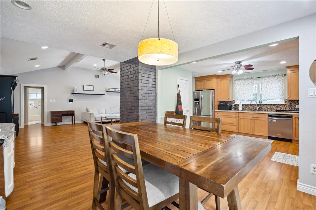 2362 Farriers Bend Drive, Friendswood, Texas image 13