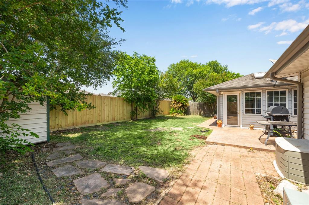 2362 Farriers Bend Drive, Friendswood, Texas image 28