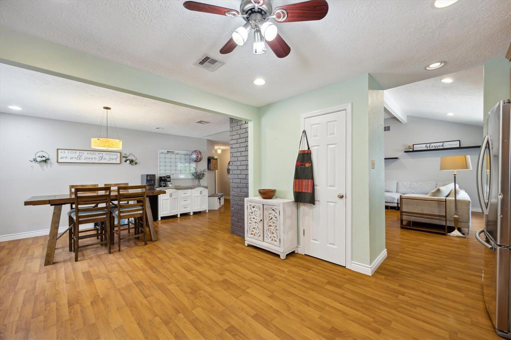 2362 Farriers Bend Drive, Friendswood, Texas image 11