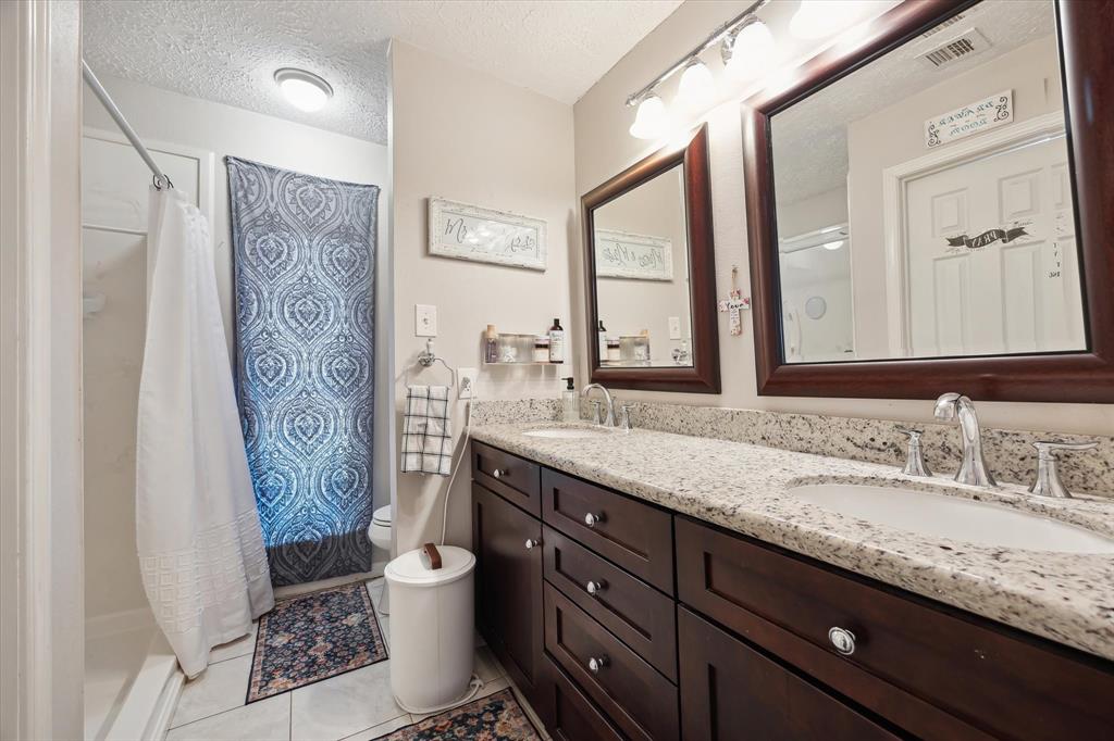 2362 Farriers Bend Drive, Friendswood, Texas image 19