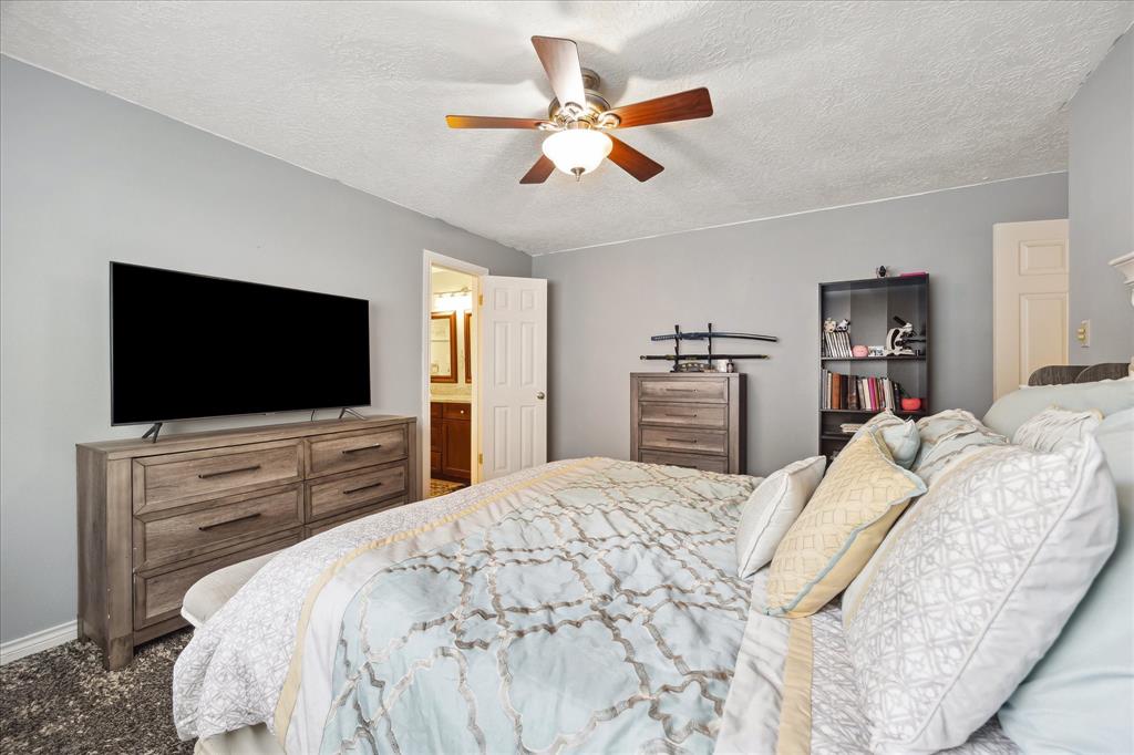 2362 Farriers Bend Drive, Friendswood, Texas image 18