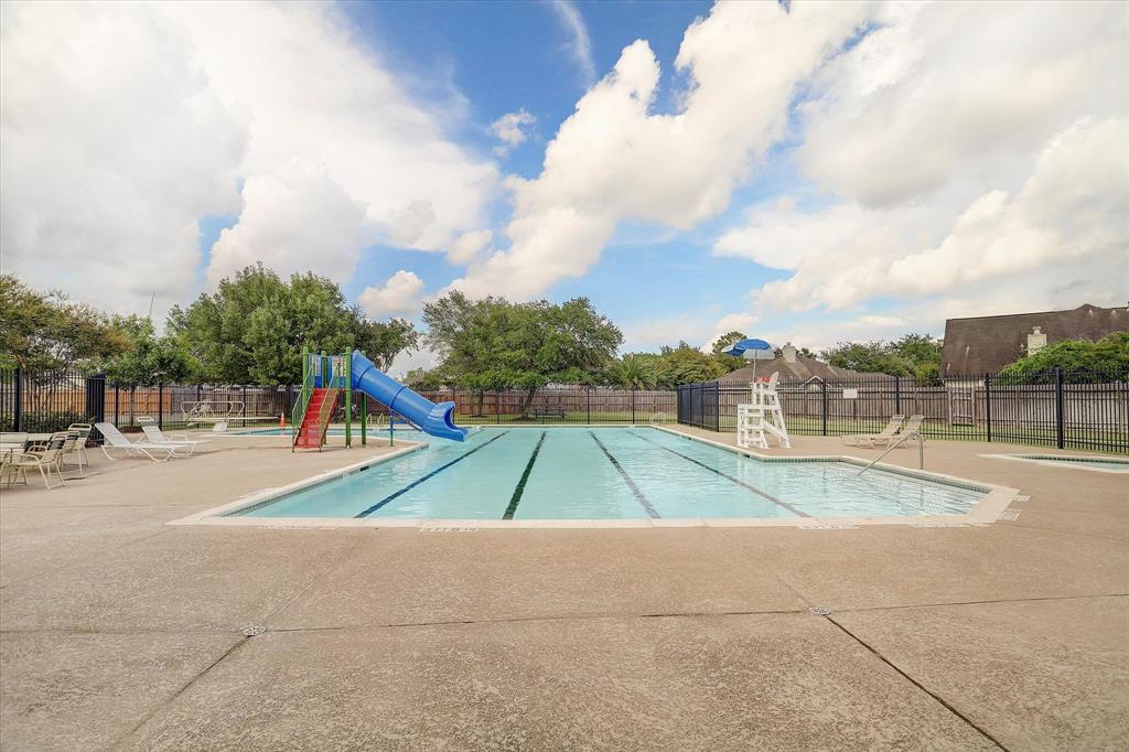 2362 Farriers Bend Drive, Friendswood, Texas image 36