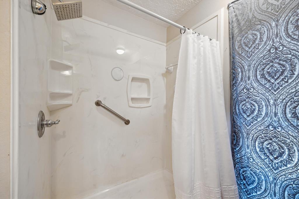 2362 Farriers Bend Drive, Friendswood, Texas image 20