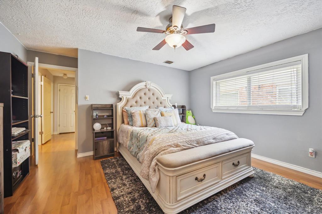 2362 Farriers Bend Drive, Friendswood, Texas image 17