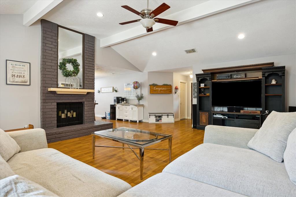 2362 Farriers Bend Drive, Friendswood, Texas image 10