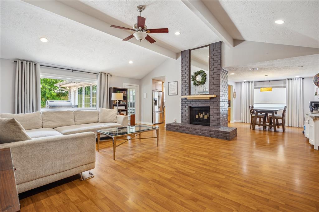 2362 Farriers Bend Drive, Friendswood, Texas image 7