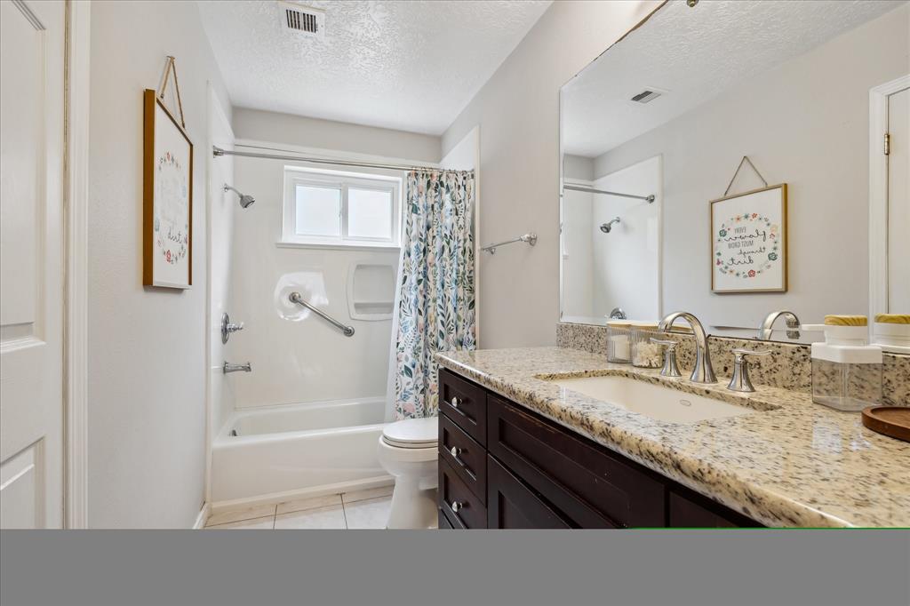 2362 Farriers Bend Drive, Friendswood, Texas image 25