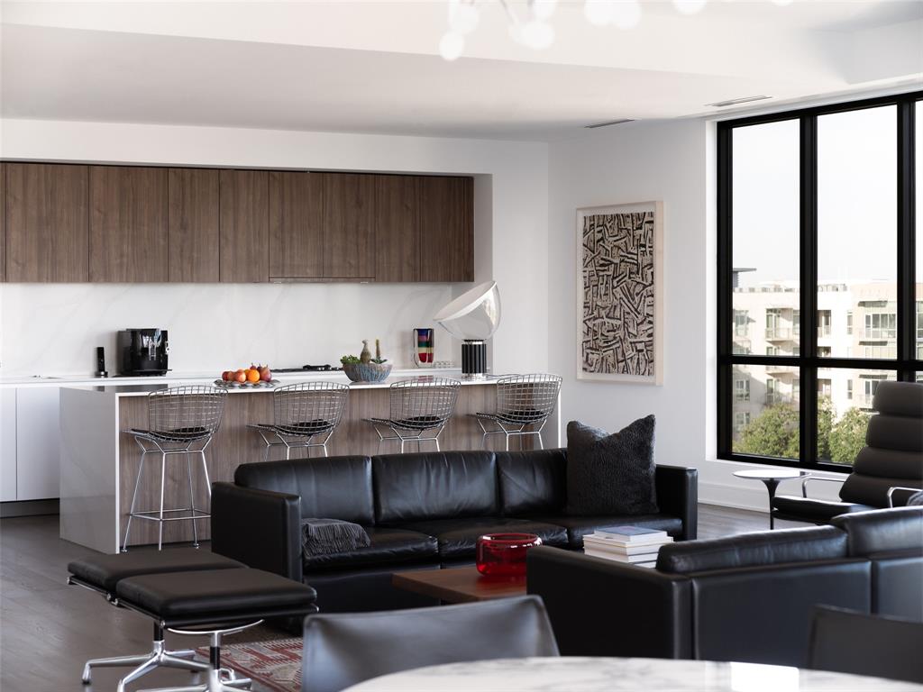 5104 Caroline Street #702, Houston, Texas image 3