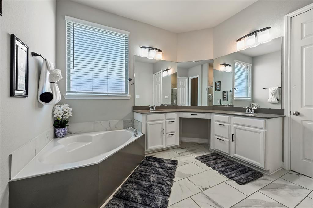 12118 Ballshire Pines Drive Drive, Humble, Texas image 22