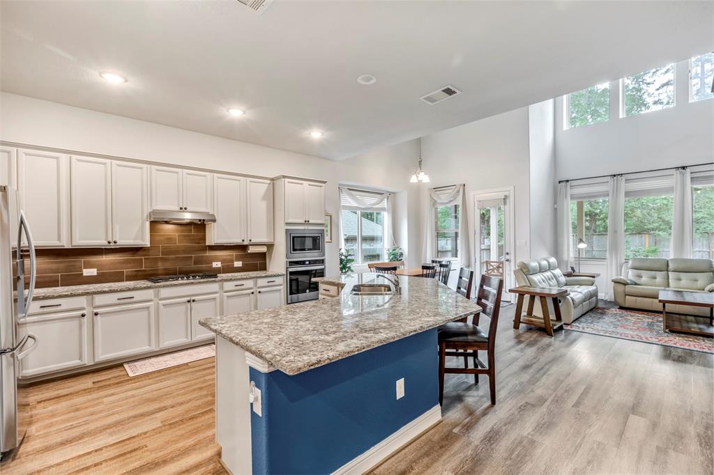 116 Brighton Woods Court, Conroe, Texas image 9