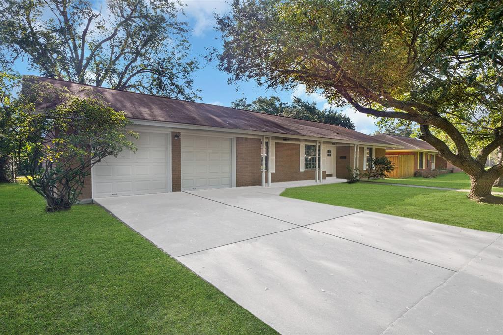 2103 Belvedere Drive, Baytown, Texas image 1