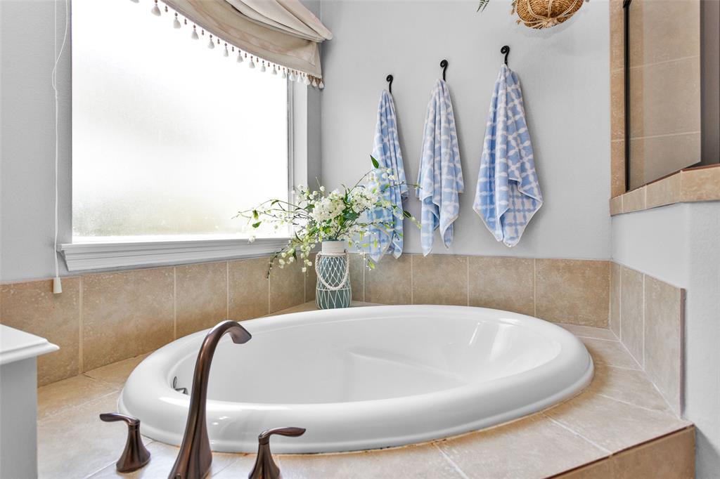 1778 Canyon Lake Creek Drive, Conroe, Texas image 23