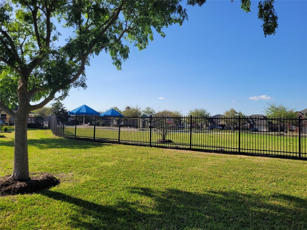 2609 Avalon Cove Lane, Pearland, Texas image 50
