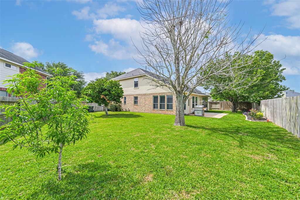 2609 Avalon Cove Lane, Pearland, Texas image 3