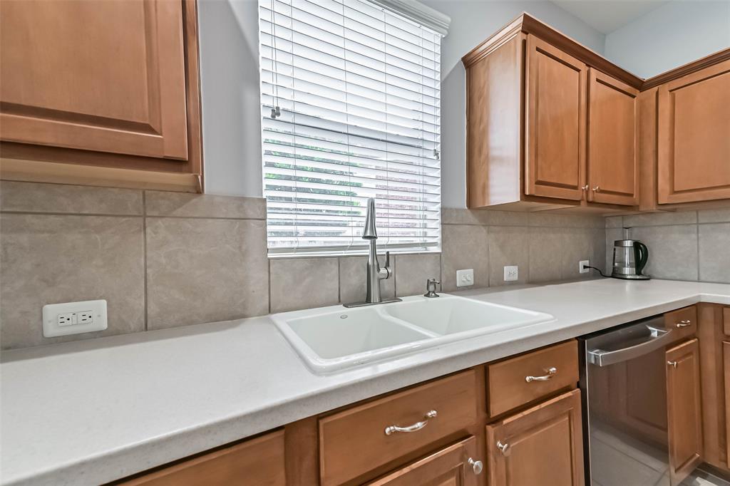 2609 Avalon Cove Lane, Pearland, Texas image 33