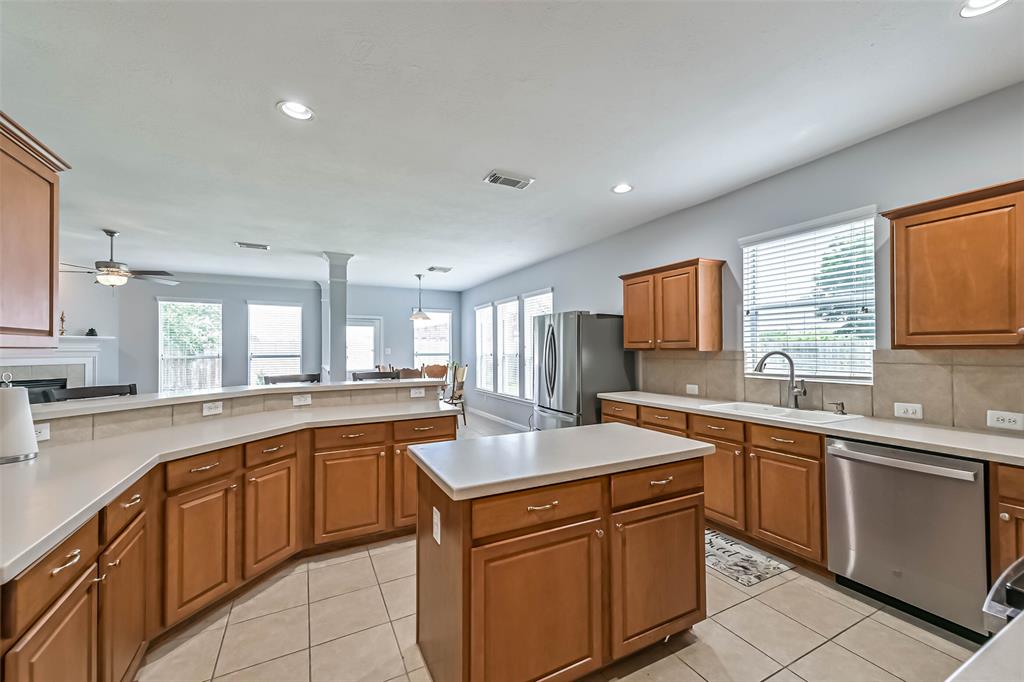 2609 Avalon Cove Lane, Pearland, Texas image 39