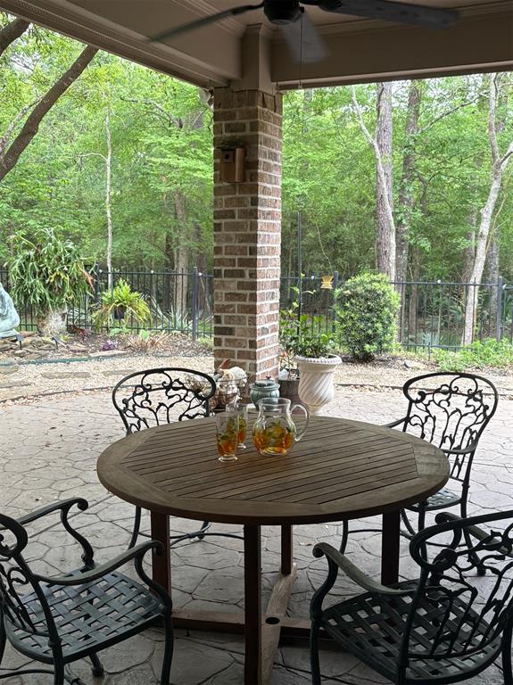 1302 Royal Sands Lane, Kingwood, Texas image 16