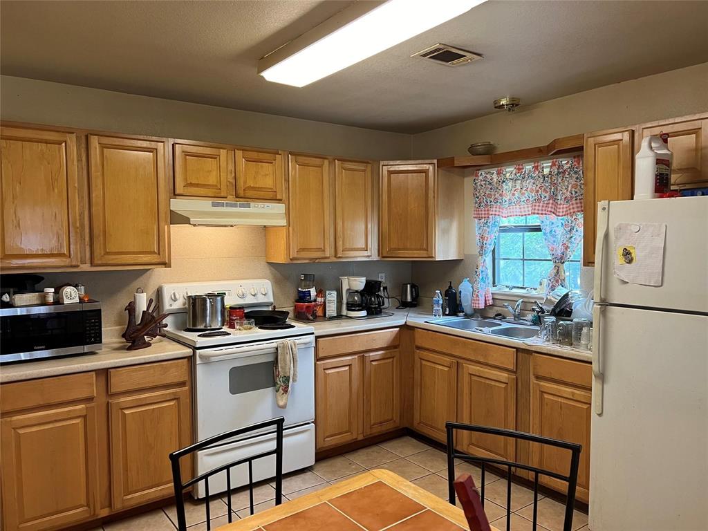 2416 E Bayshore Drive, Dickinson, Texas image 9