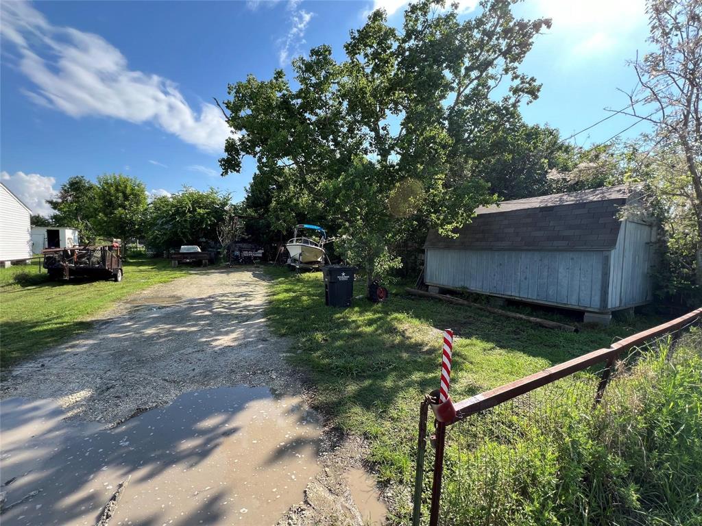 2416 E Bayshore Drive, Dickinson, Texas image 1