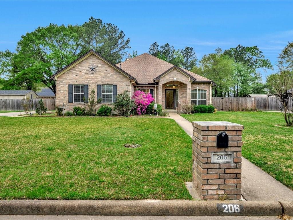 206 Saddle Ridge Dr, Lufkin, Texas image 1
