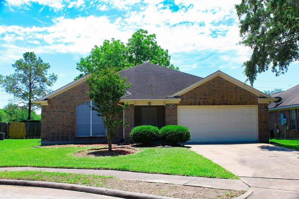3107 Pheasant Trail Drive, Sugar Land, Texas image 1