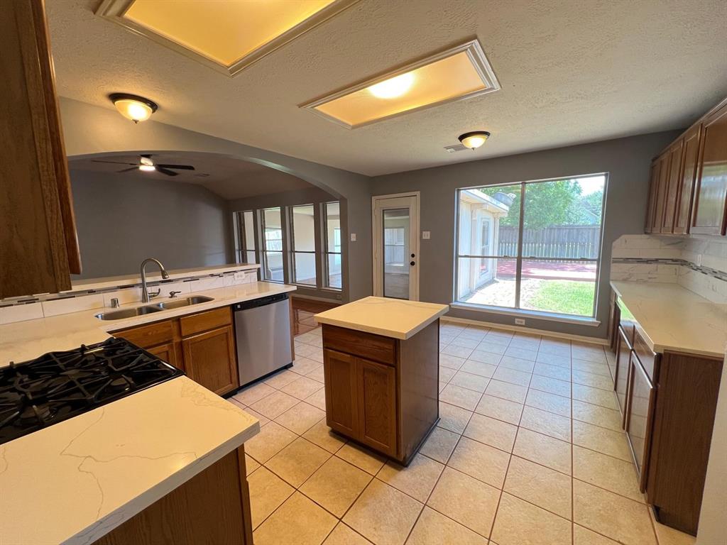 3107 Pheasant Trail Drive, Sugar Land, Texas image 9