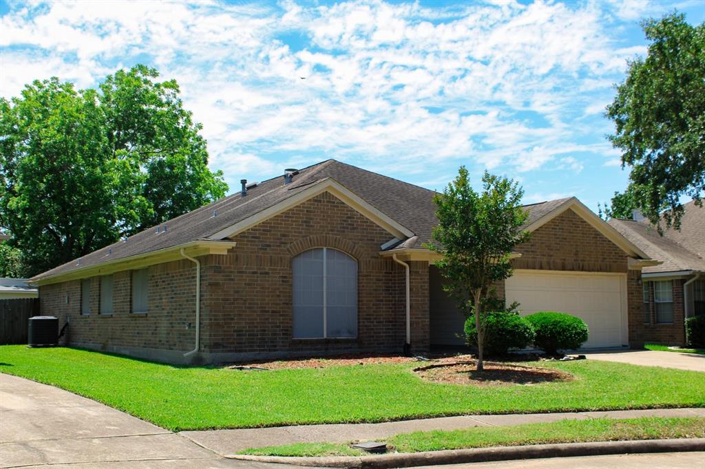 3107 Pheasant Trail Drive, Sugar Land, Texas image 2