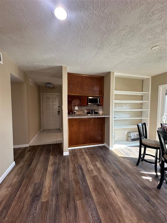 10555 Turtlewood Court #1811, Houston, Texas image 3