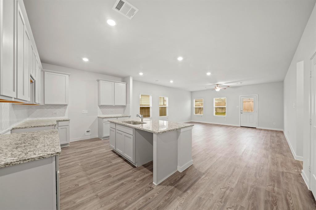 14231 Spring Valley Drive, Conroe, Texas image 4