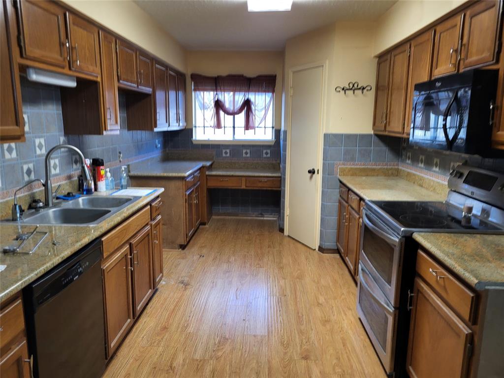 4914 Old Brickhouse Drive, Houston, Texas image 3