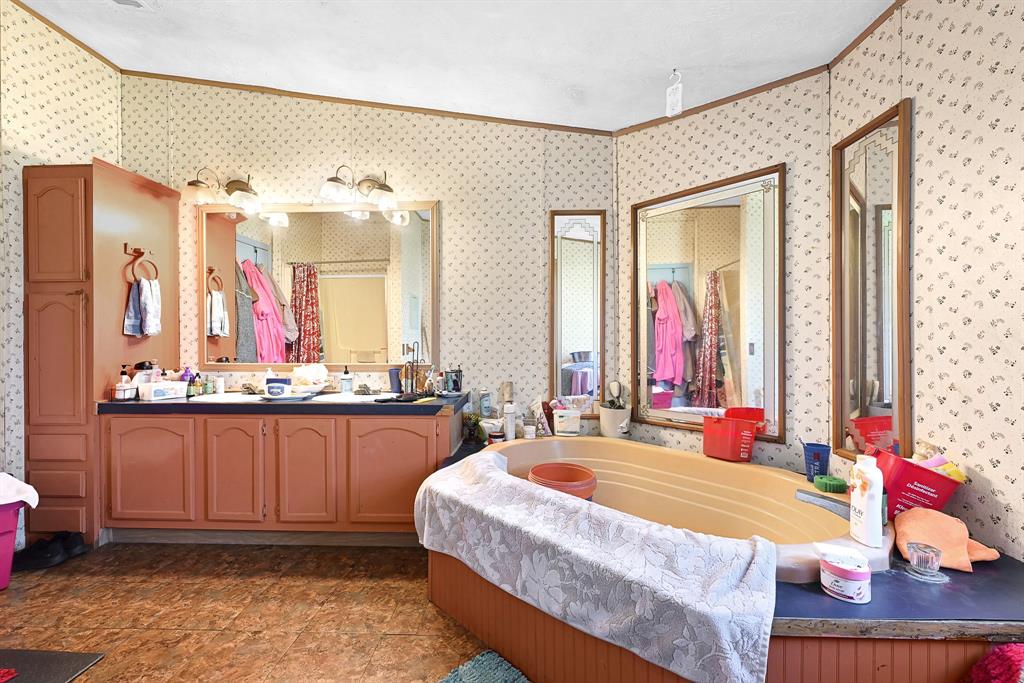242 County Road 6022, Dayton, Texas image 16