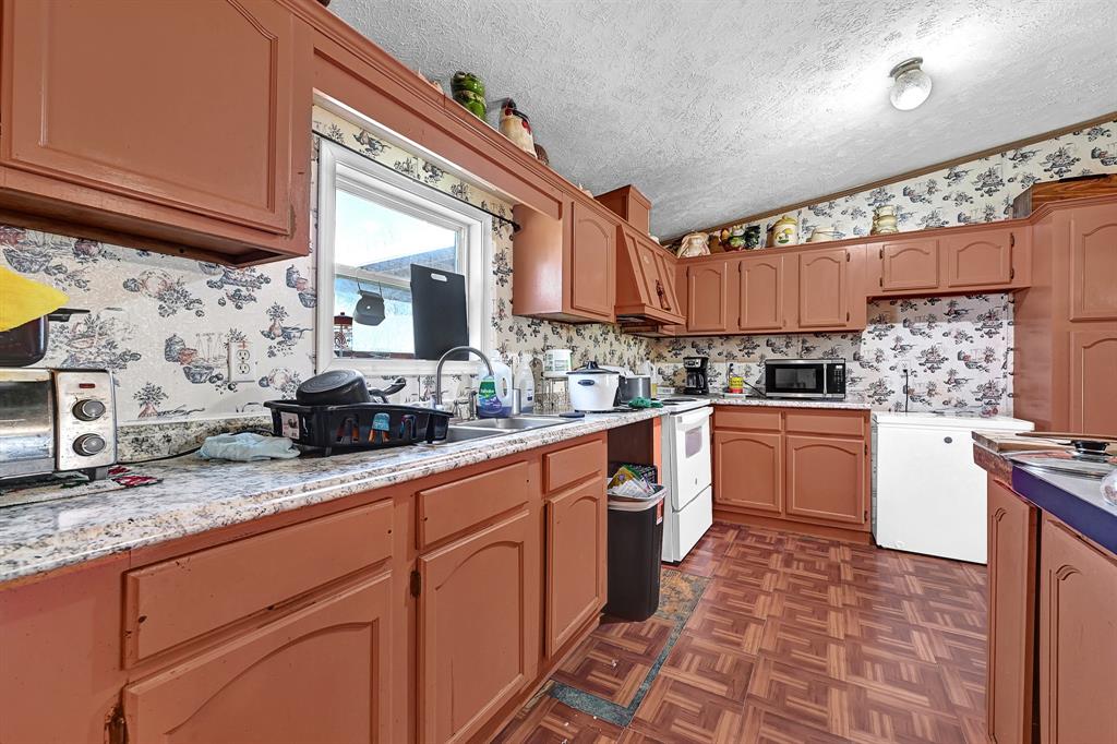 242 County Road 6022, Dayton, Texas image 9