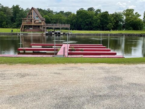 Photo of 8 Hillside Court, Huntsville, TX 77340 (MLS # 31242654)