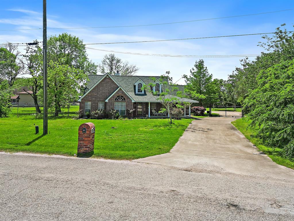 102 Lost Lake Drive, Baytown, Texas image 26