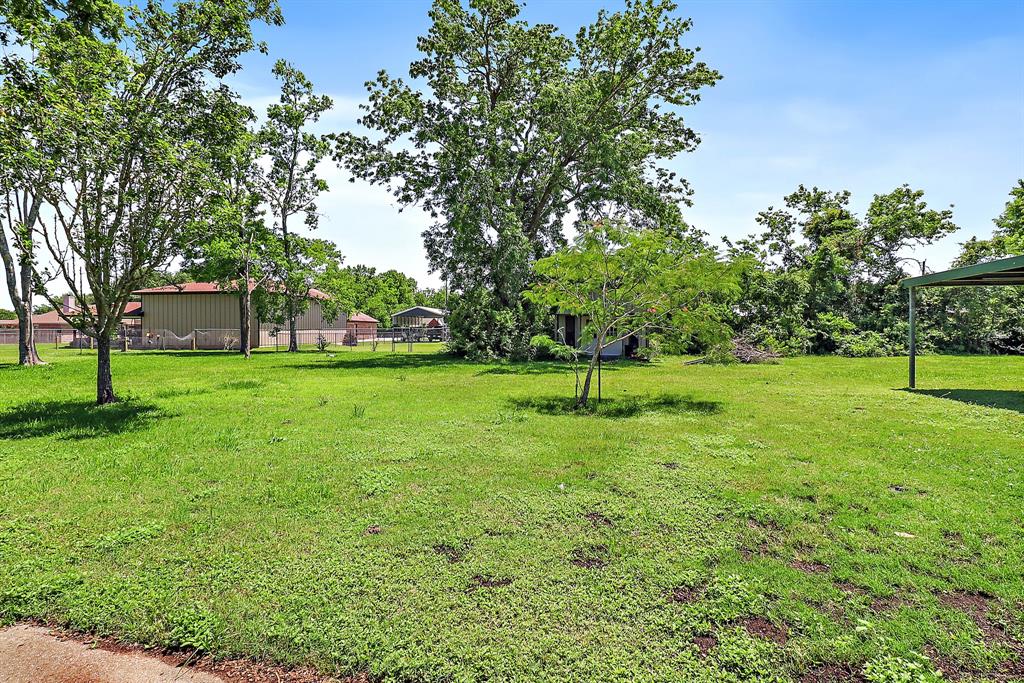102 Lost Lake Drive, Baytown, Texas image 27