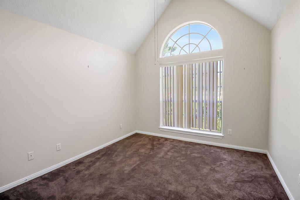 102 Lost Lake Drive, Baytown, Texas image 17