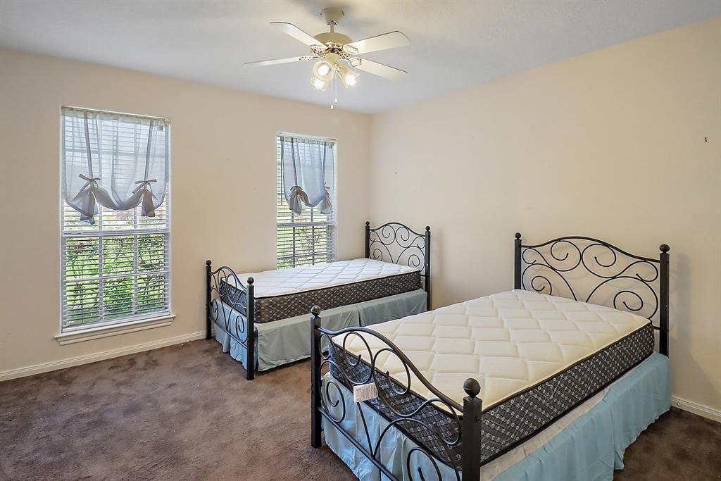 102 Lost Lake Drive, Baytown, Texas image 18