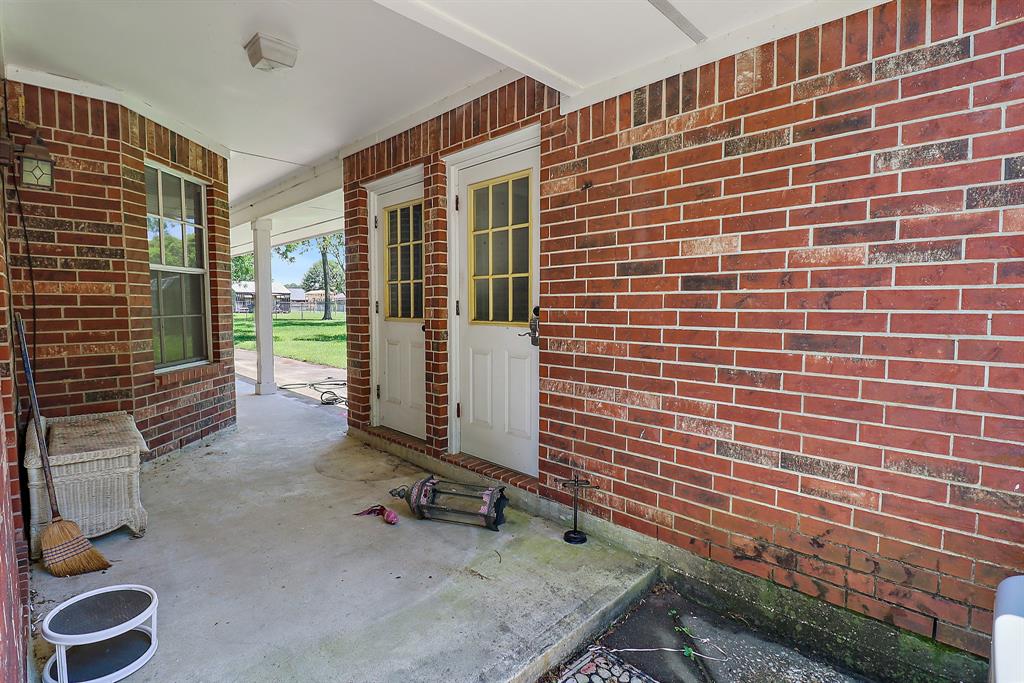 102 Lost Lake Drive, Baytown, Texas image 21