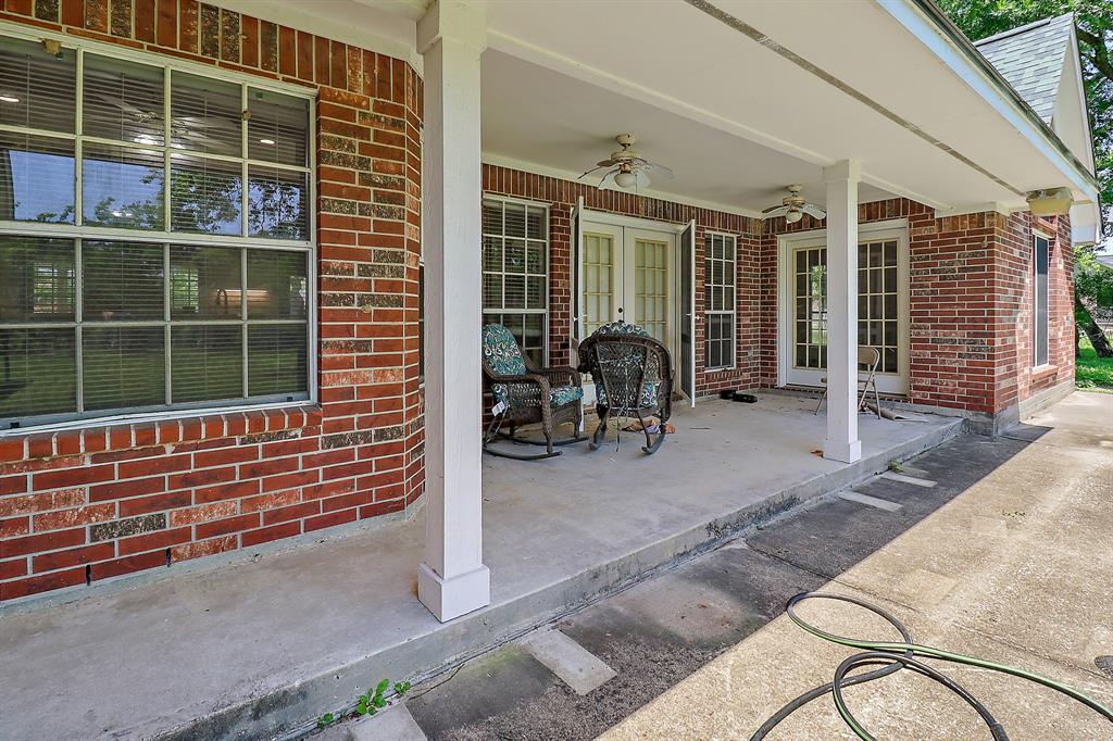 102 Lost Lake Drive, Baytown, Texas image 20