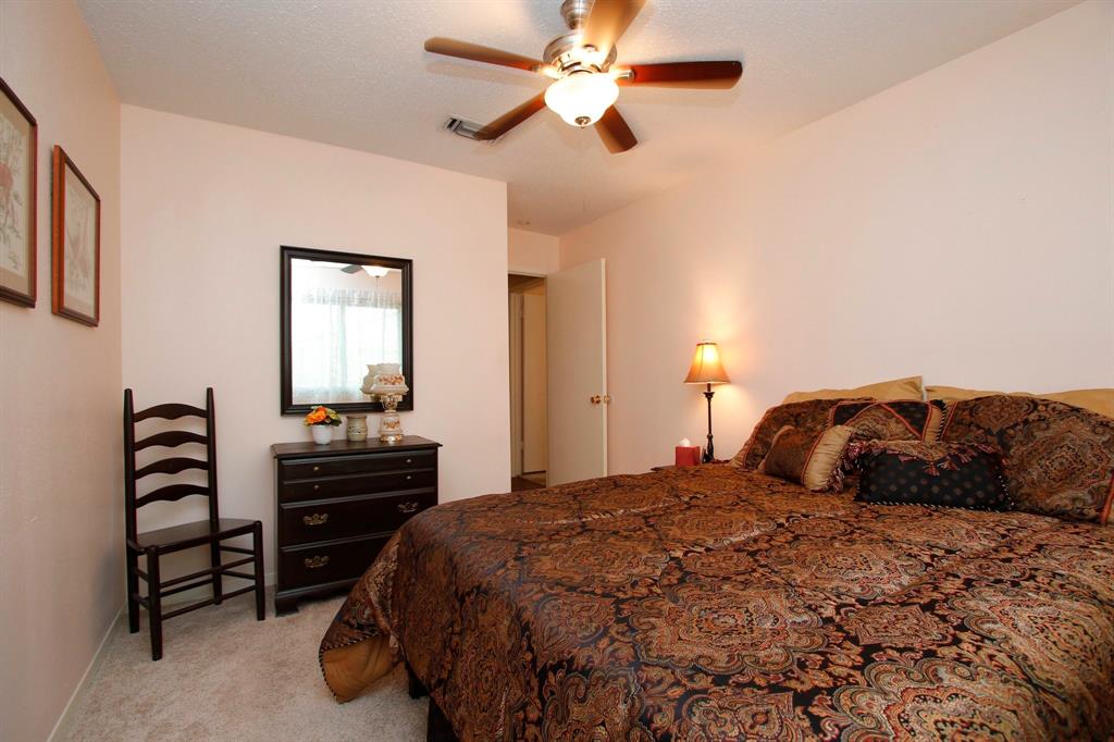 18539 Sweetmeadow Drive, Spring, Texas image 23