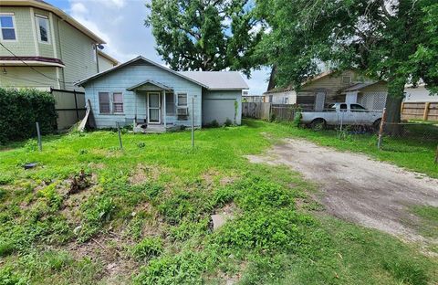 Photo of 1306 W 21st Street, Houston, TX 77008 (MLS # 28212160)