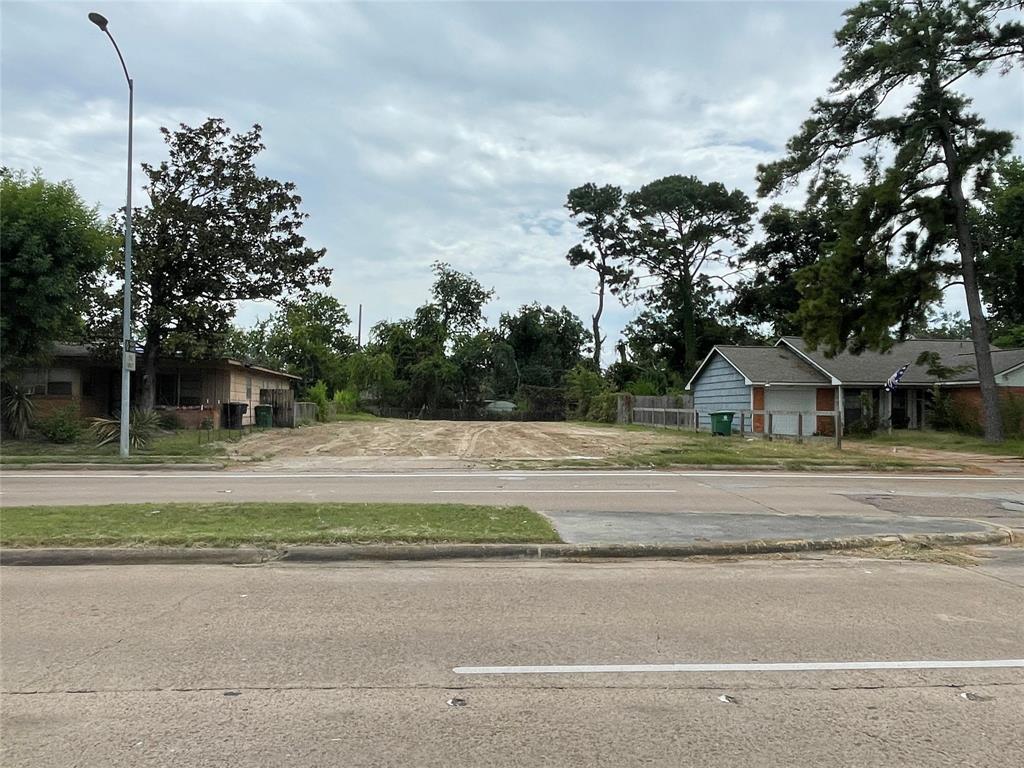 1634 Antoine Drive