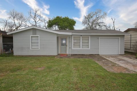 Single Family Residence in Angleton TX 717 Marshall Road.jpg