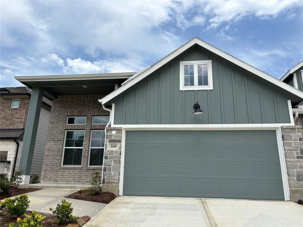 208 Cider Gum Place, Montgomery, Texas image 2
